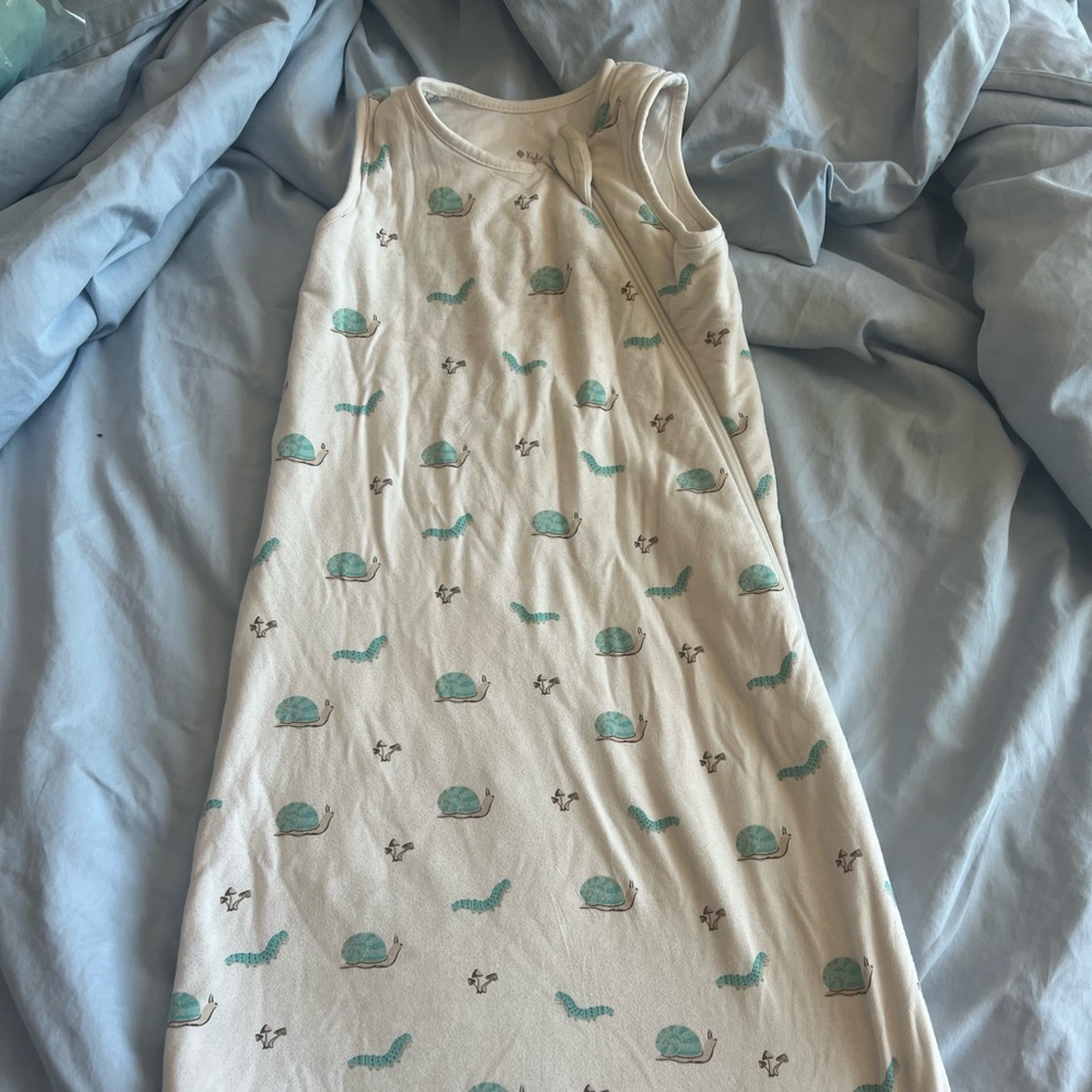 Kyte 1.0 tog size medium. Good conditon. Some discoloration from washing.